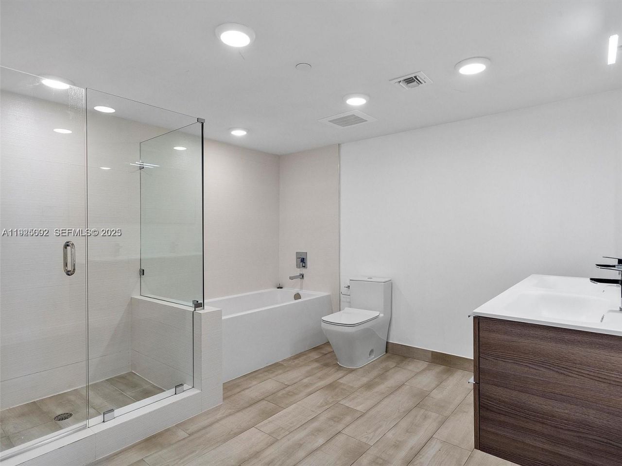 9261 E Bay Harbor Dr, Unit 501, Bay Harbor Islands, FL 33154 Photo