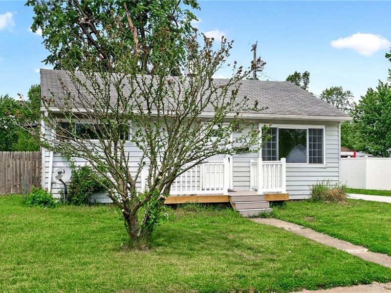 153 N Diana Lane, Fairborn, OH 45324 Photo 2