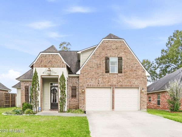 616 Beacon Drive, Youngsville, LA 70592