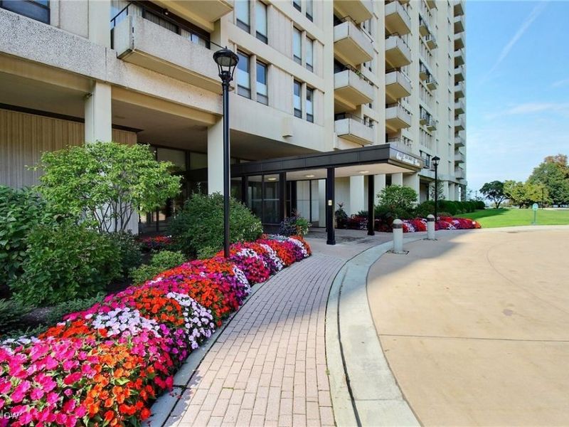 1 Bratenahl Place, Unit 604, Bratenahl, OH 44108 Photo 1