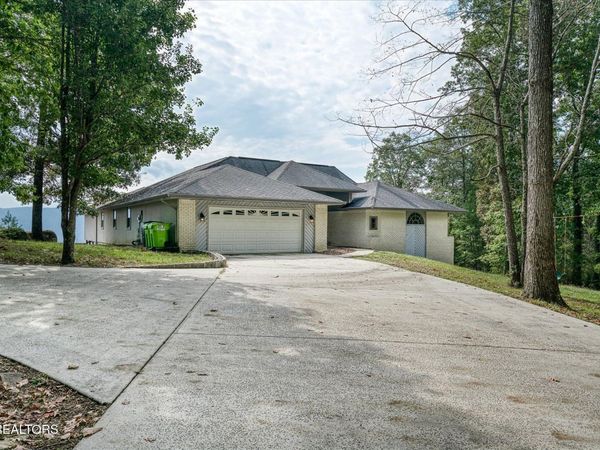 82 Browns Gap Rd, Crossville, TN 38555