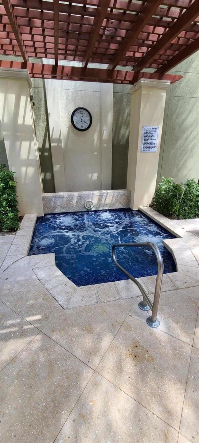 802 W Windward Way, Unit 206, Lantana, FL 33462 Photo