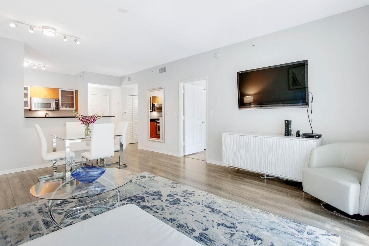 802 W Windward Way, Unit 206, Lantana, FL 33462 Photo