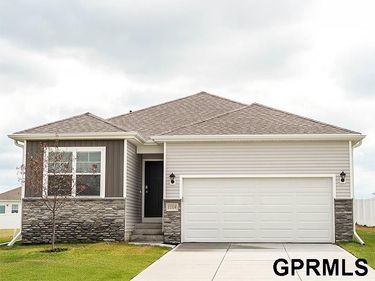 11913 S 114th Avenue, Papillion, NE 68046