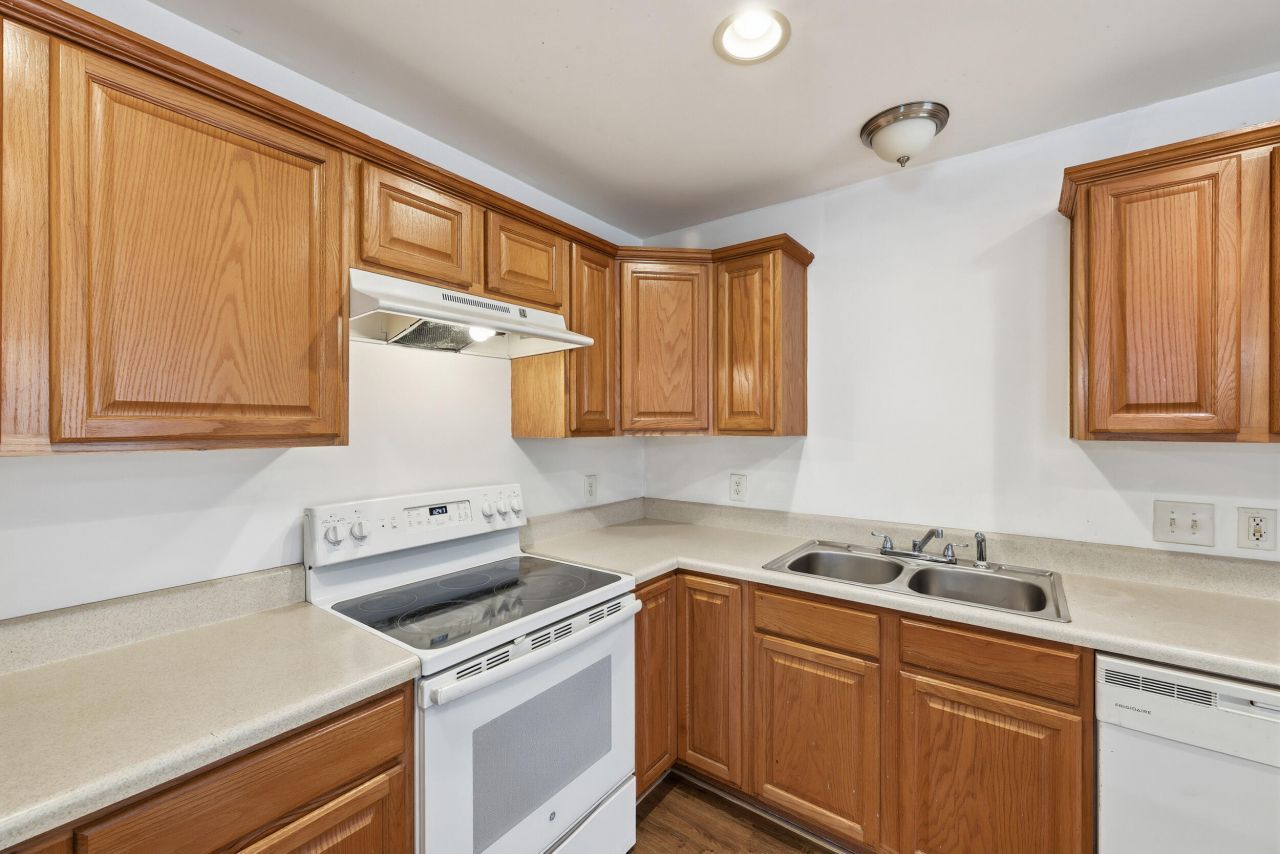 2590 Otranto Road Photo 14