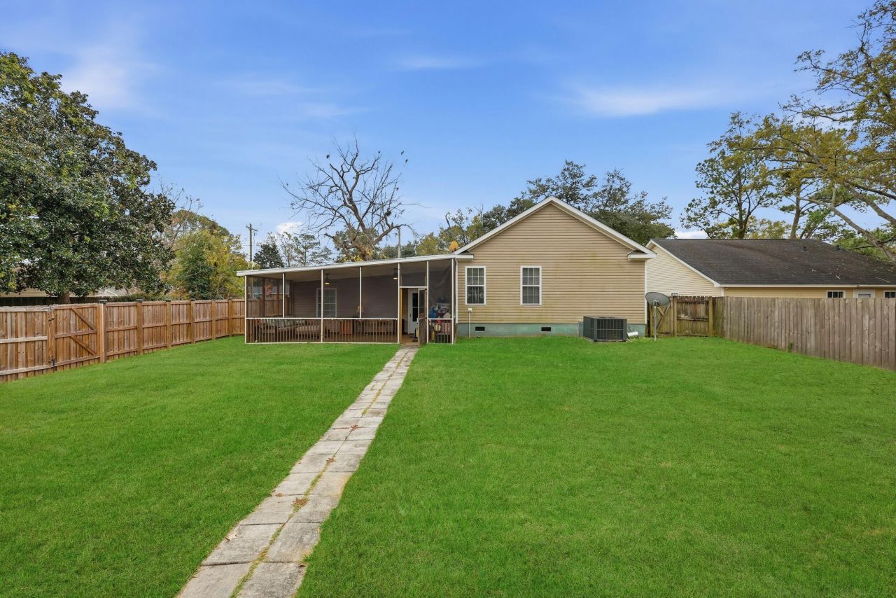 2590 Otranto Road Photo 34