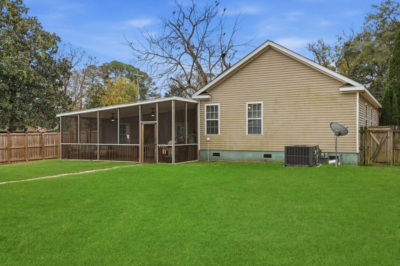 2590 Otranto Road Photo 36