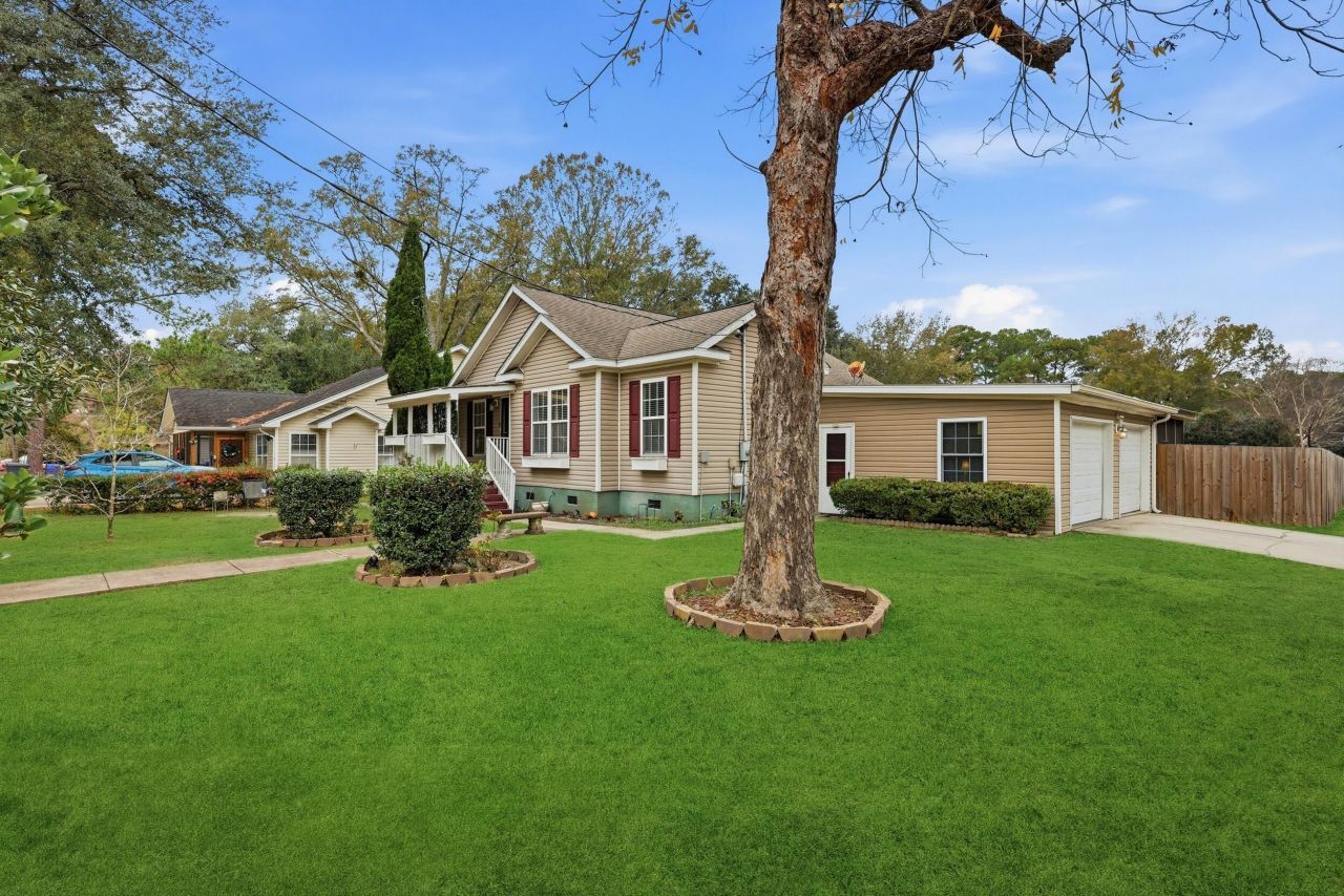 2590 Otranto Road Photo 5