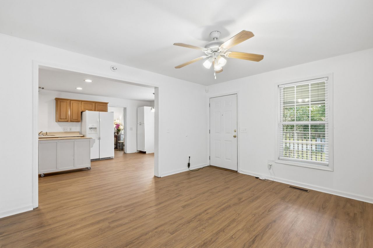 2590 Otranto Road Photo 9