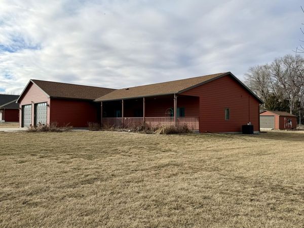 410 Nathan Ave, Mitchell, SD 57301