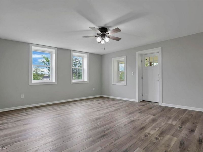 35 W 5th Street, Dresden, OH 43821 Photo 6