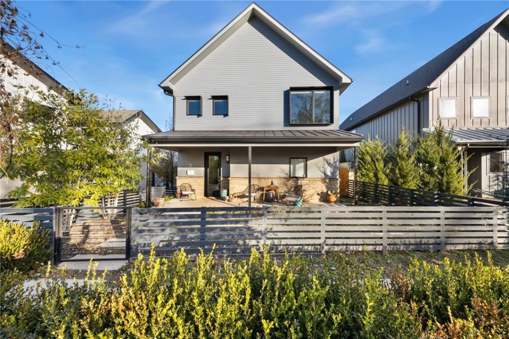 632 Bella Vista Road, Bentonville, AR 72712 Main Photo