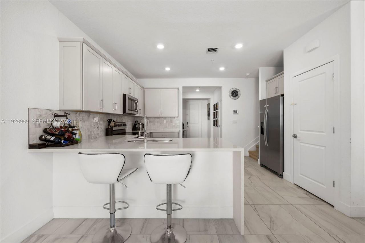 17042 SW 1st St, Pembroke Pines, FL 33027 Photo