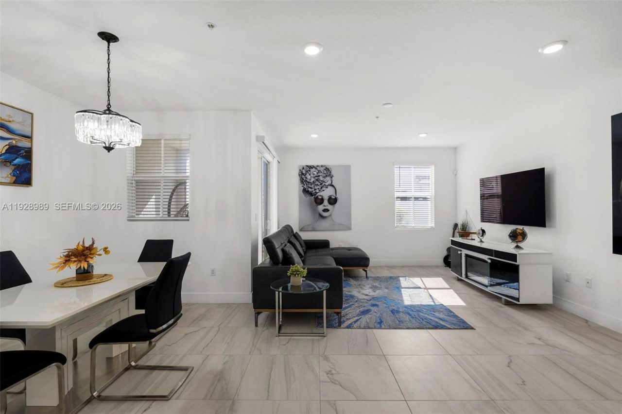 17042 SW 1st St, Pembroke Pines, FL 33027 Photo