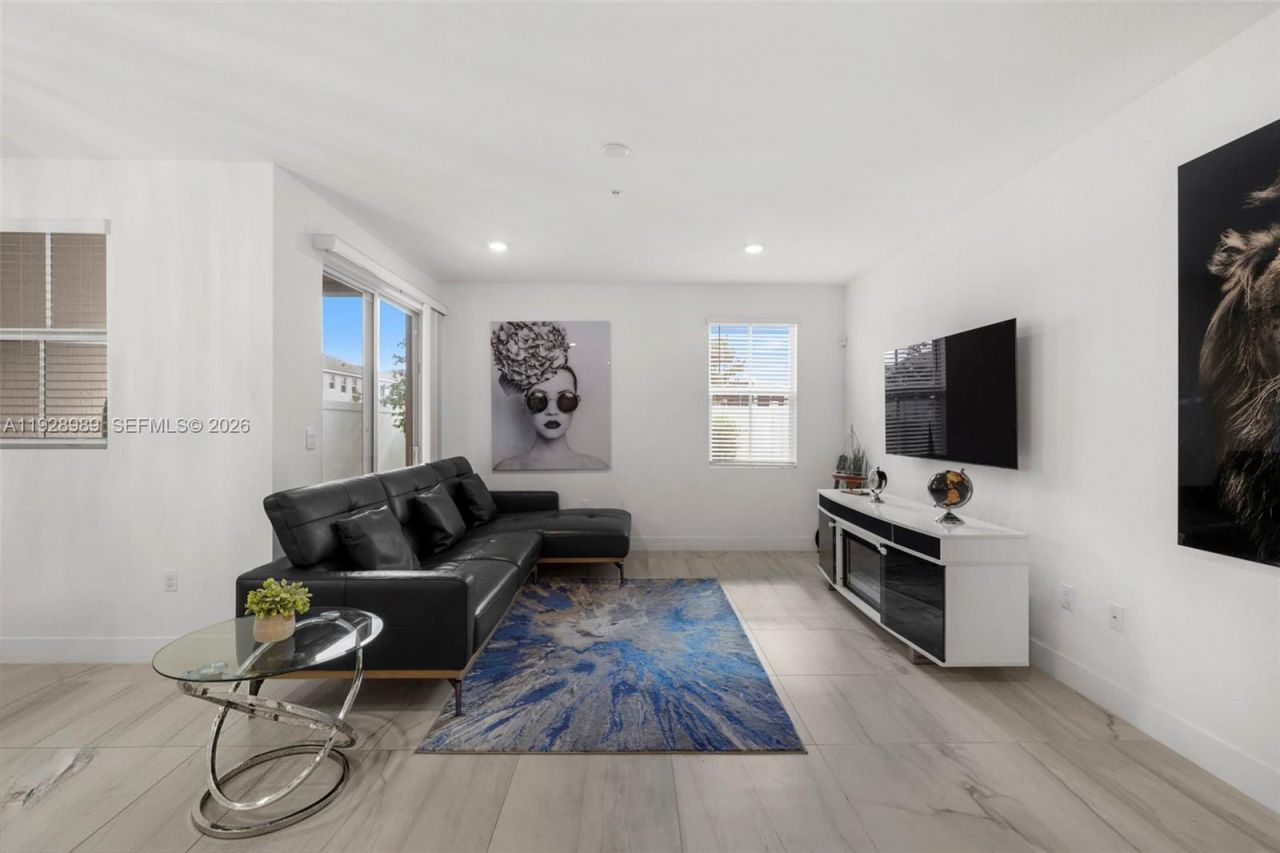 17042 SW 1st St, Pembroke Pines, FL 33027 Photo