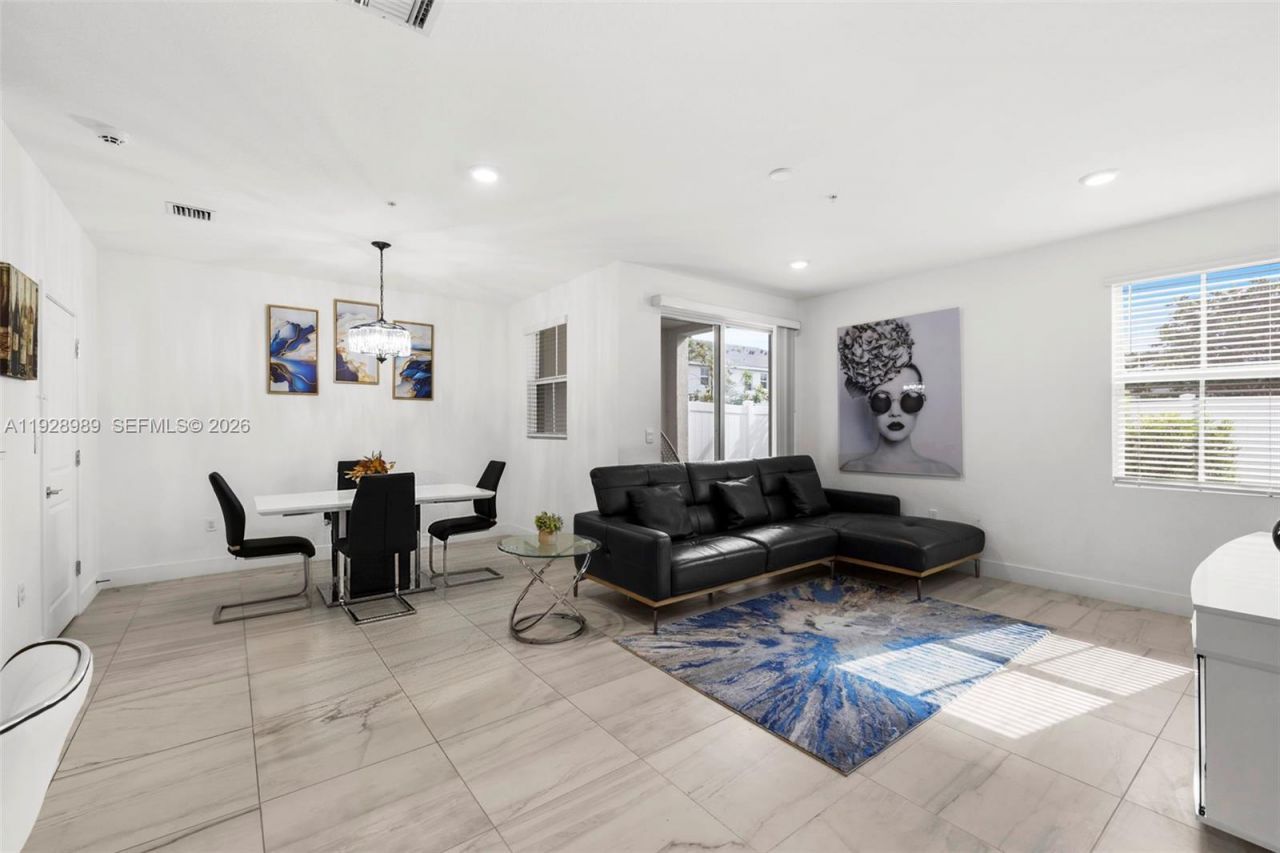 17042 SW 1st St, Pembroke Pines, FL 33027 Photo