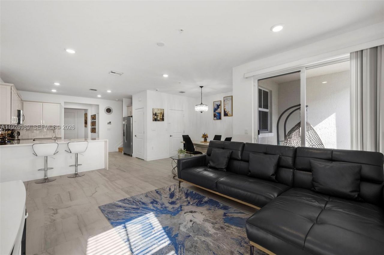 17042 SW 1st St, Pembroke Pines, FL 33027 Photo