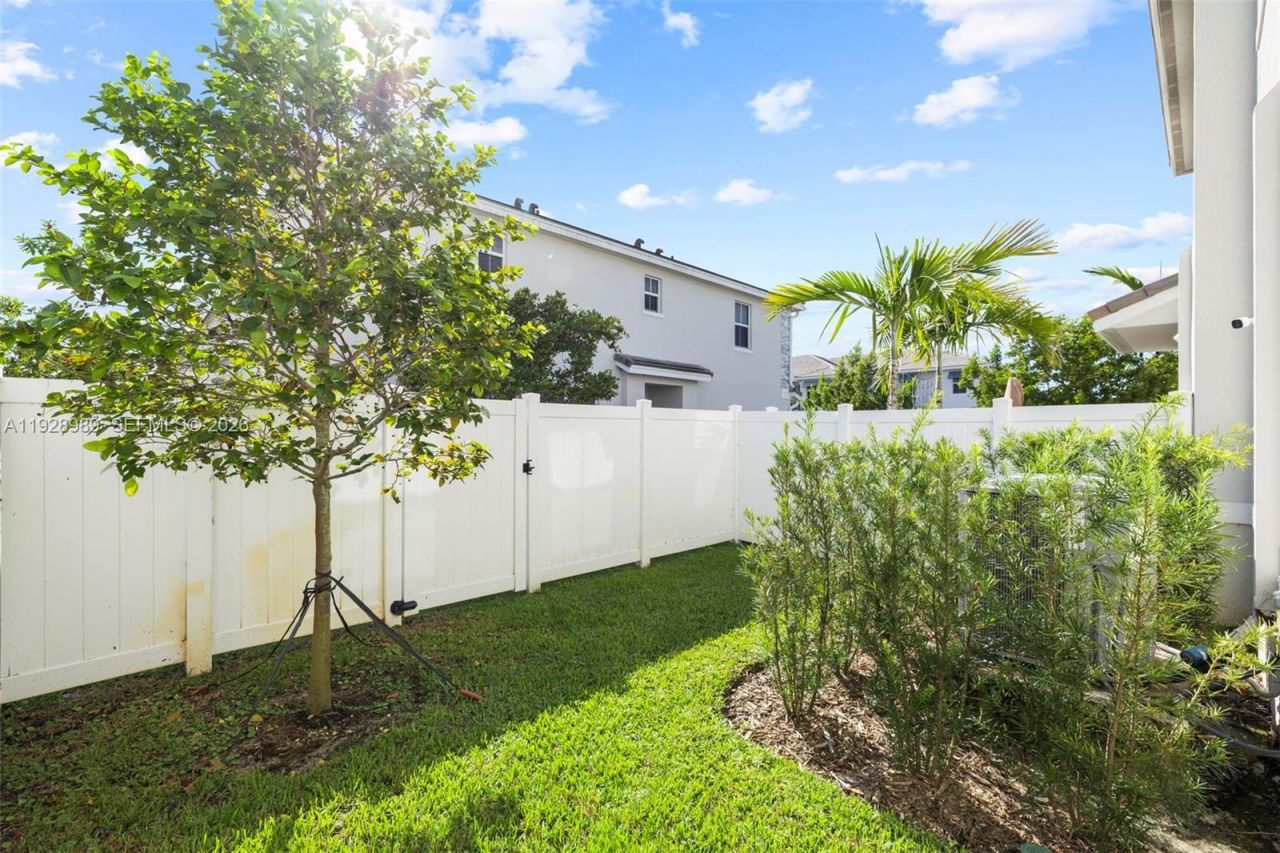 17042 SW 1st St, Pembroke Pines, FL 33027 Photo