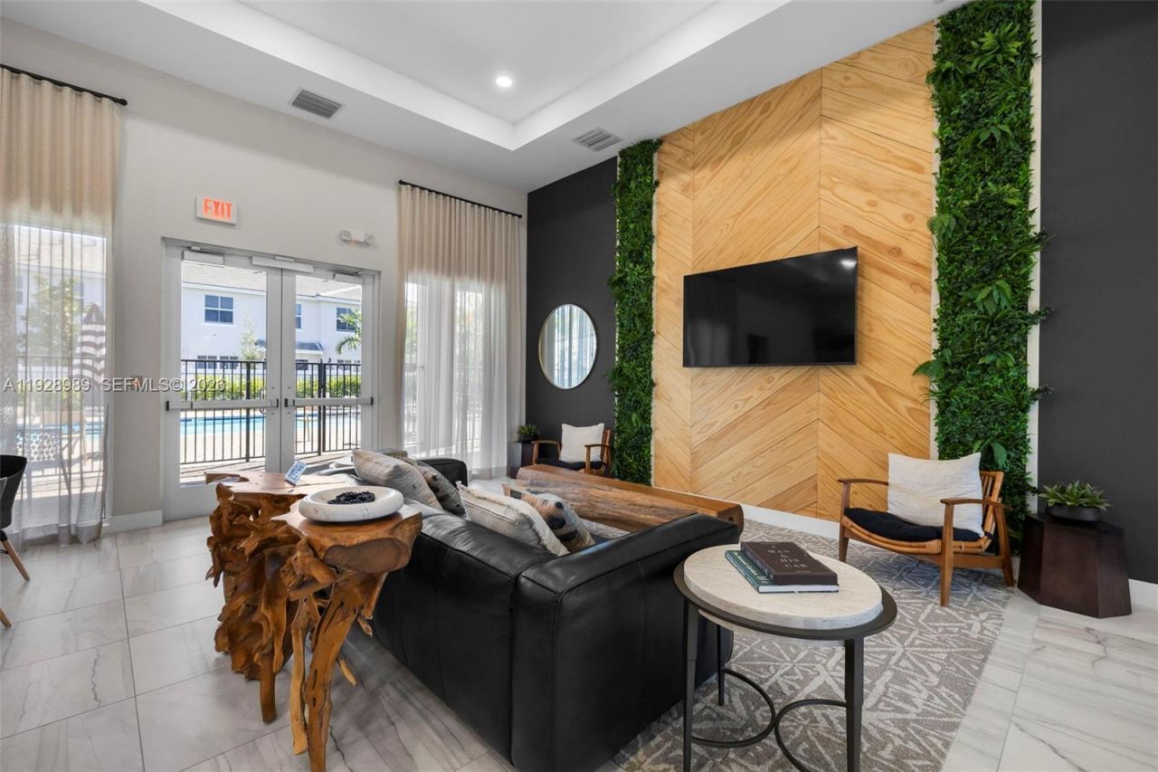 17042 SW 1st St, Pembroke Pines, FL 33027 Photo