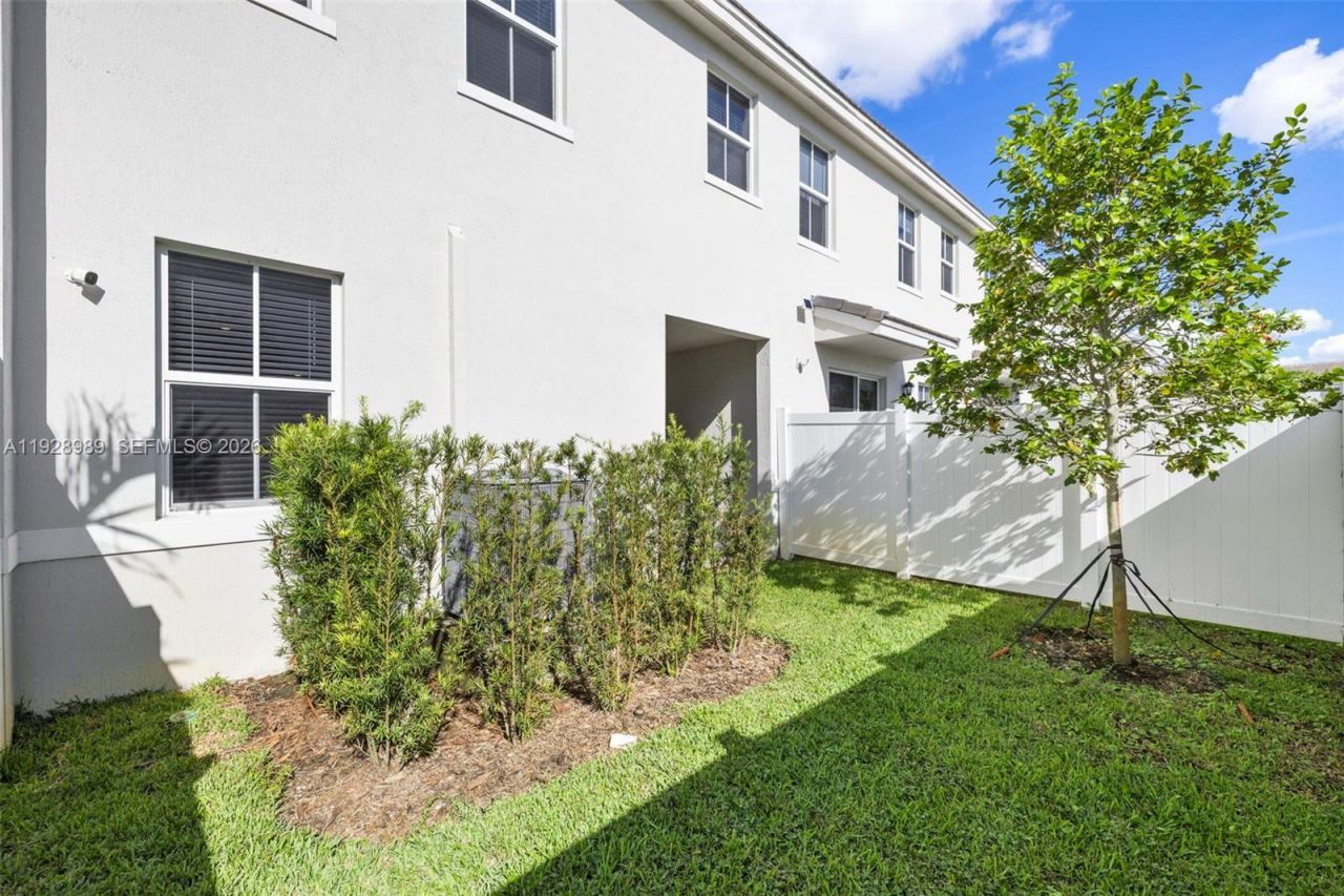 17042 SW 1st St, Pembroke Pines, FL 33027 Photo
