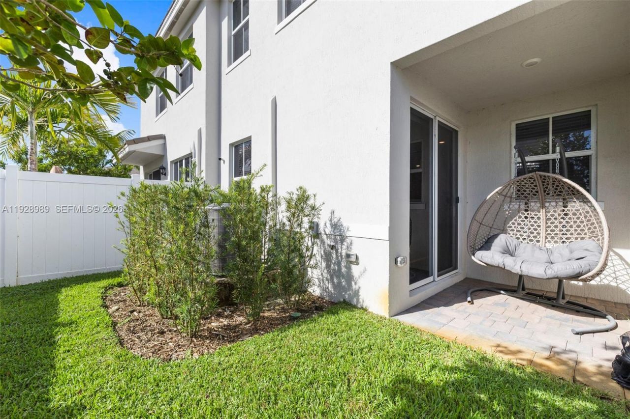 17042 SW 1st St, Pembroke Pines, FL 33027 Photo