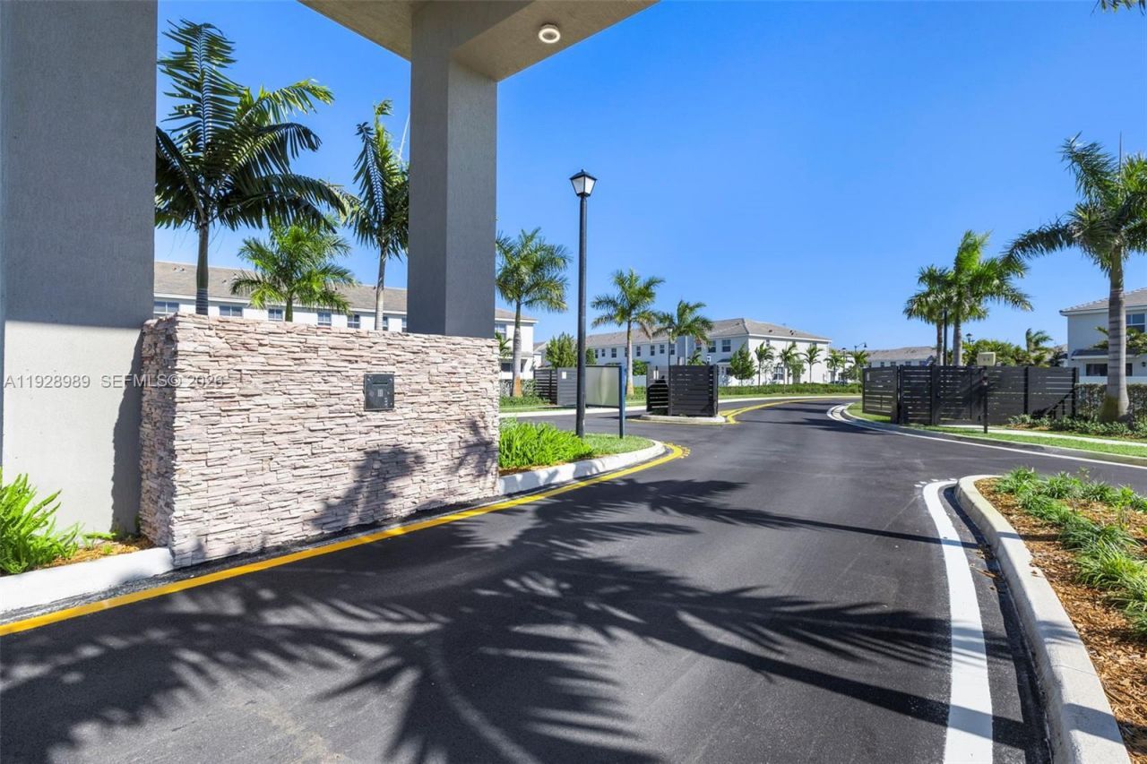 17042 SW 1st St, Pembroke Pines, FL 33027 Photo