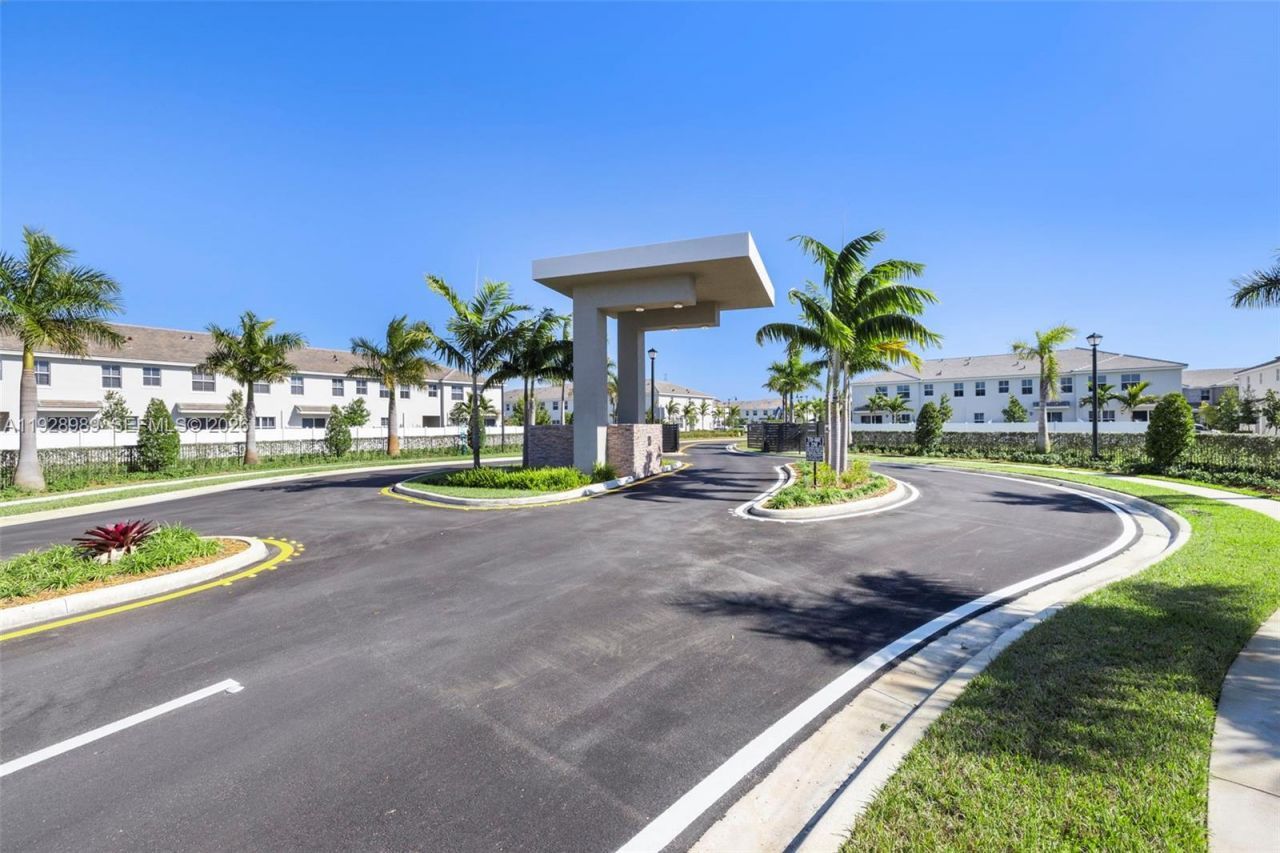 17042 SW 1st St, Pembroke Pines, FL 33027 Photo