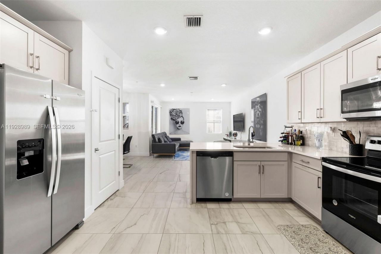 17042 SW 1st St, Pembroke Pines, FL 33027 Photo