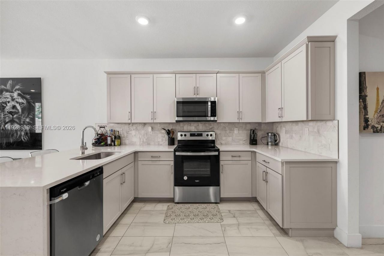 17042 SW 1st St, Pembroke Pines, FL 33027 Photo