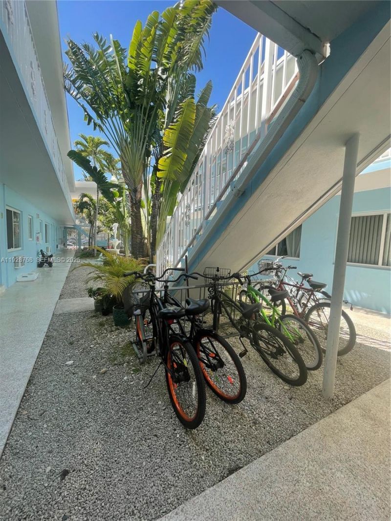 401 Collins Ave, Unit 21, Miami Beach, FL 33139 Photo
