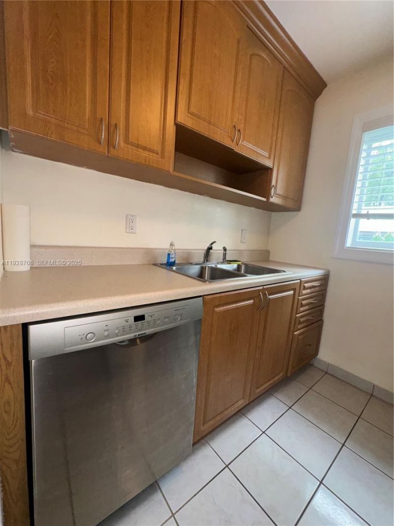 401 Collins Ave, Unit 21, Miami Beach, FL 33139 Photo