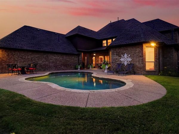 9100 Belshire Drive, North Richland Hills, TX 76182