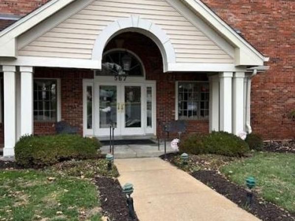 567 Sarah Lane, Unit 301, Creve Coeur, MO 63141