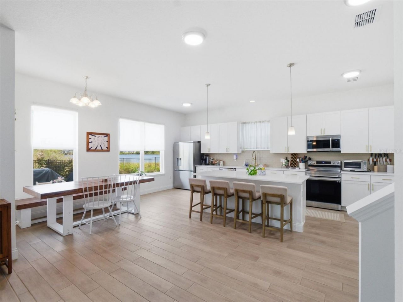 712 Reflection Lake Drive, Orlando, FL 32807 Photo