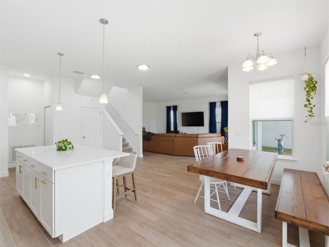 712 Reflection Lake Drive, Orlando, FL 32807 Photo