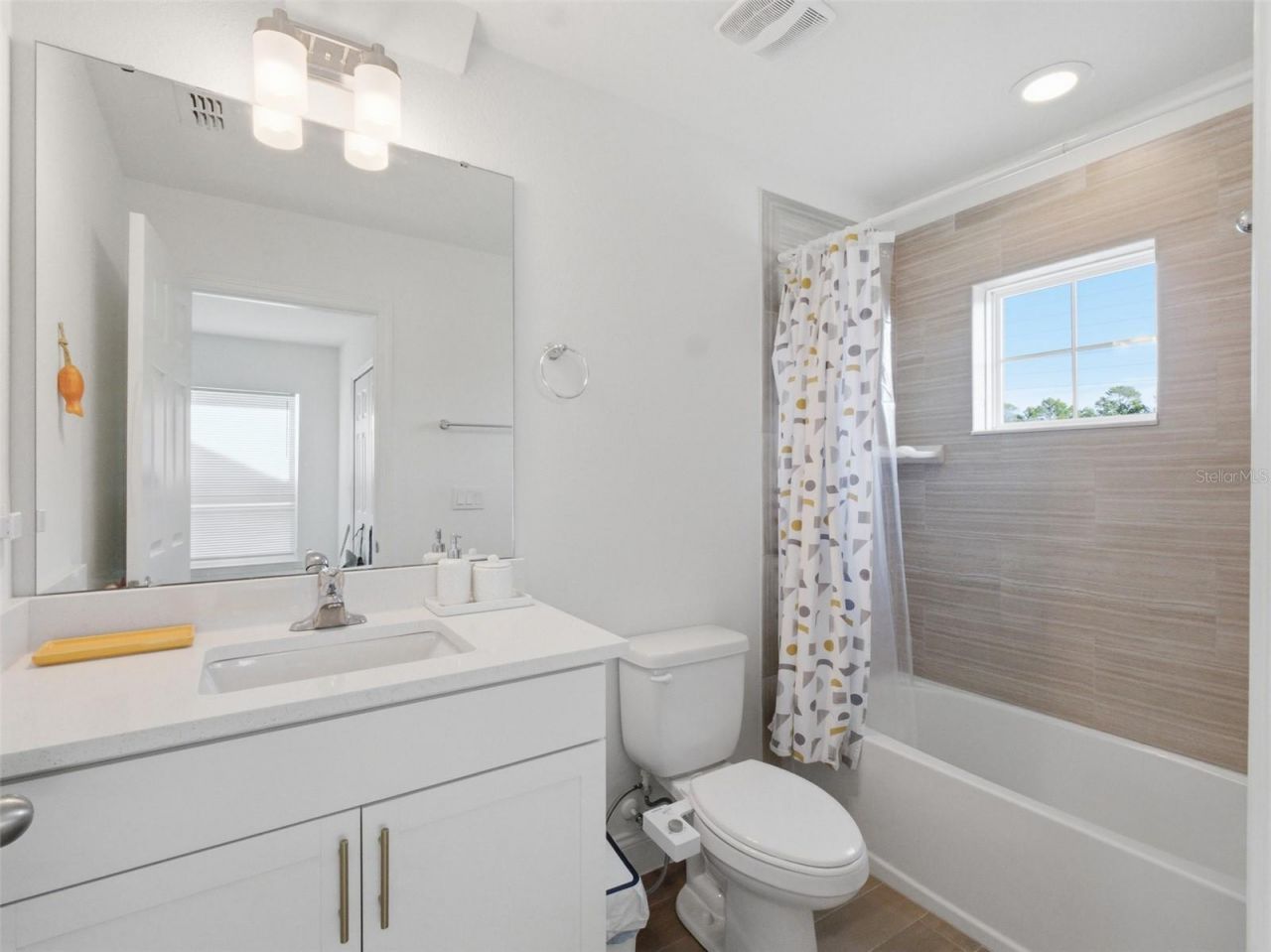 712 Reflection Lake Drive, Orlando, FL 32807 Photo