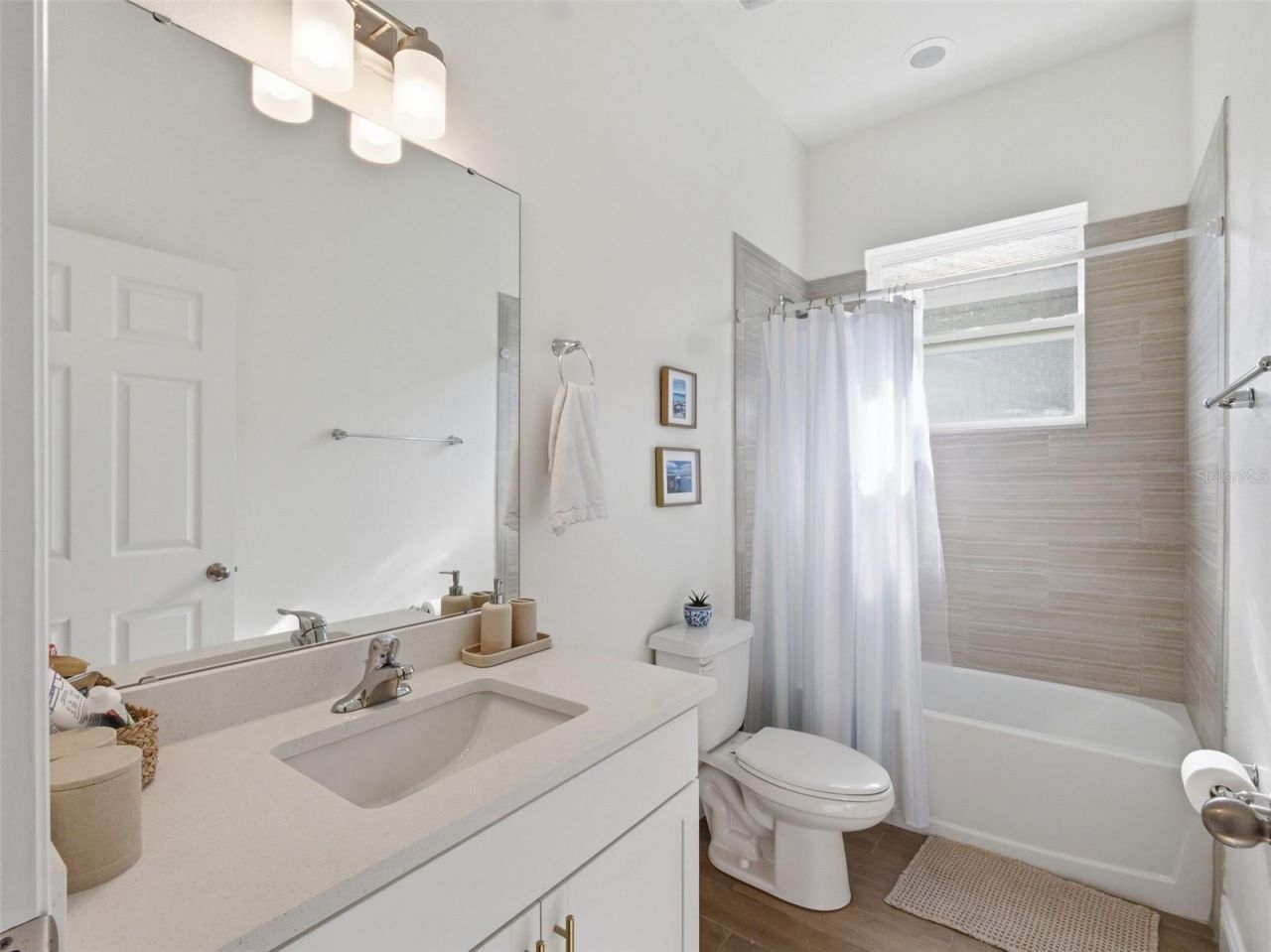 712 Reflection Lake Drive, Orlando, FL 32807 Photo