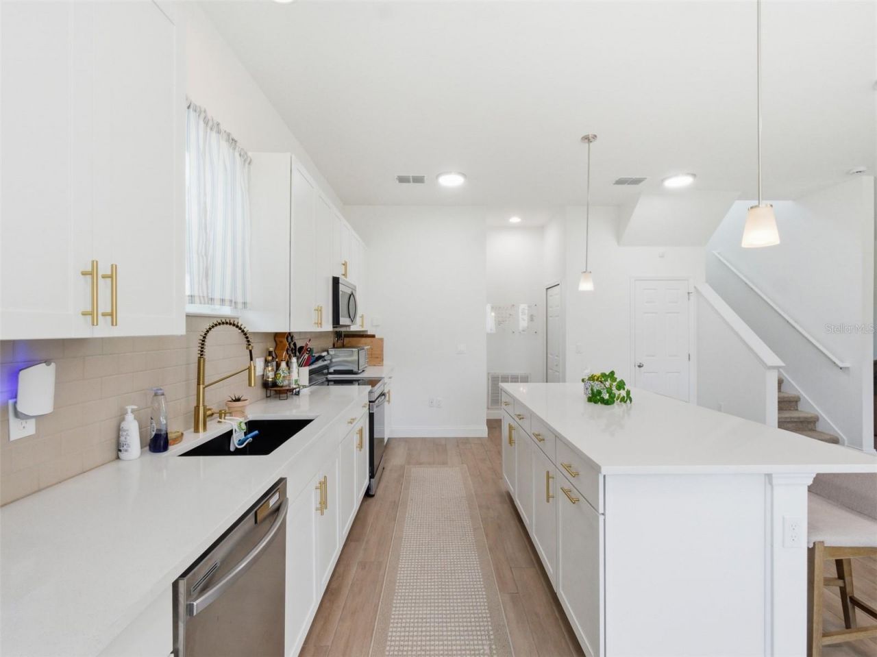 712 Reflection Lake Drive, Orlando, FL 32807 Photo