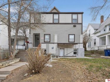 1305 S 32nd Street, Omaha, NE 68105