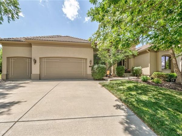 9638 Zarda Drive, Lenexa, KS 66227