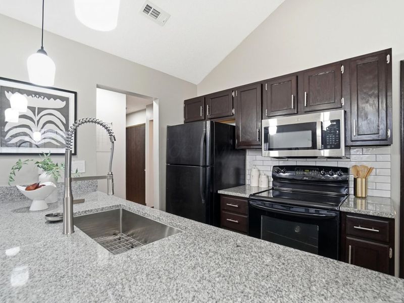 5390 Pond View Drive, Westerville, OH 43081 Photo 16