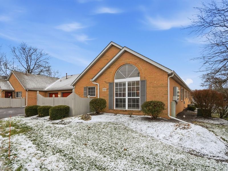 5390 Pond View Drive, Westerville, OH 43081 Photo 2