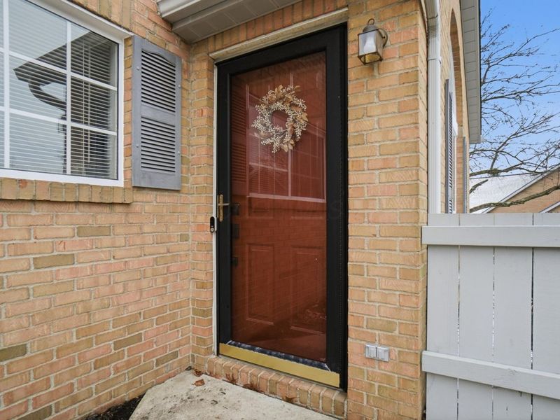 5390 Pond View Drive, Westerville, OH 43081 Photo 3