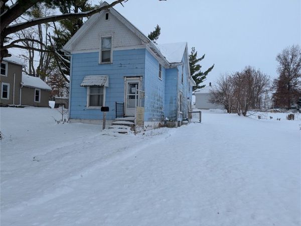 1612 9th Avenue, Belle Plaine, IA 52208