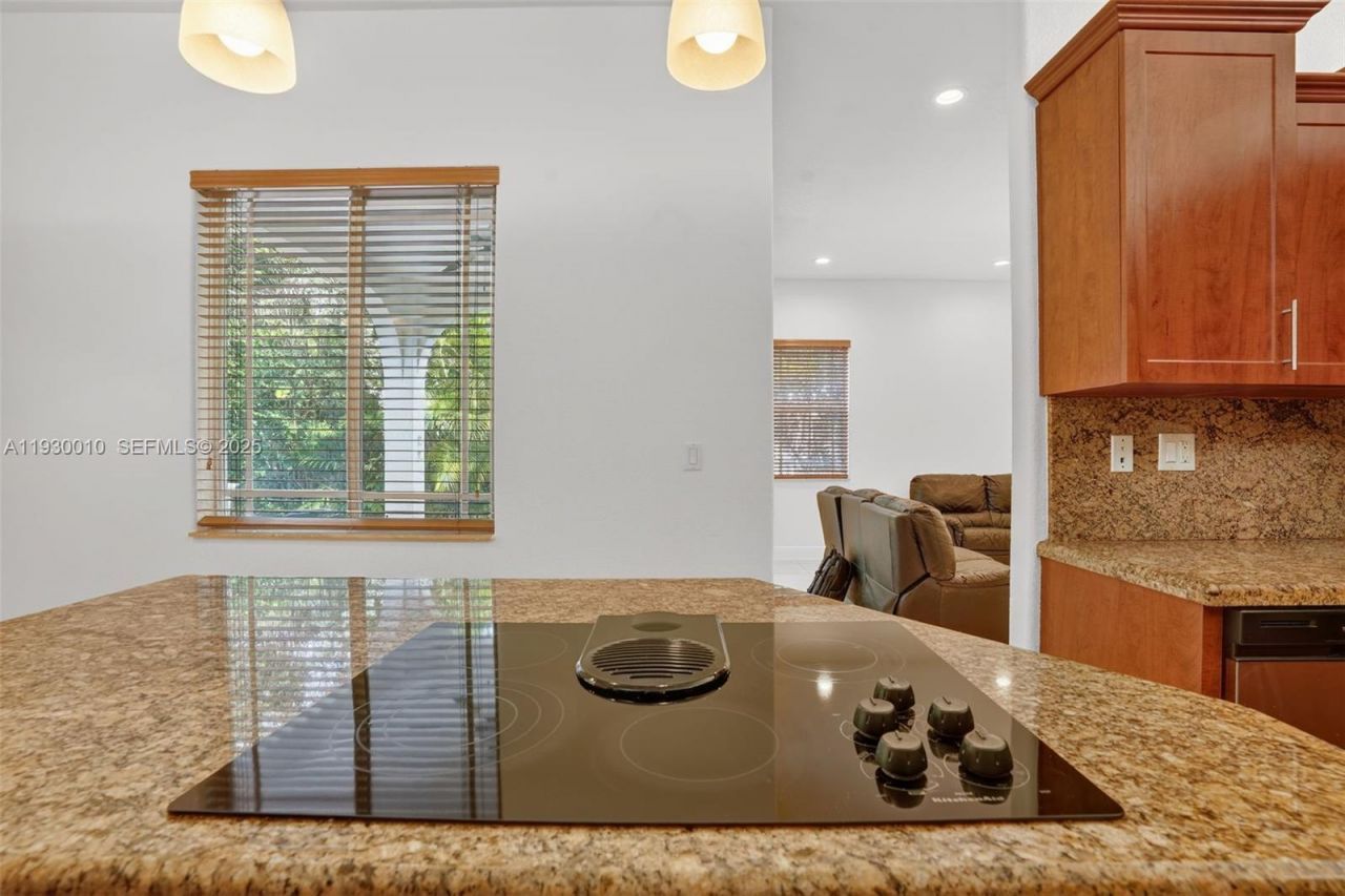 2913 SW 13th St, Miami, FL 33145 Photo