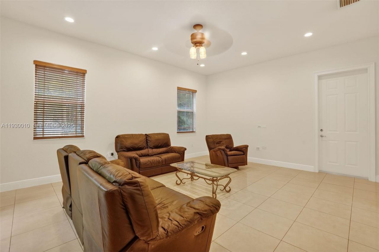 2913 SW 13th St, Miami, FL 33145 Photo