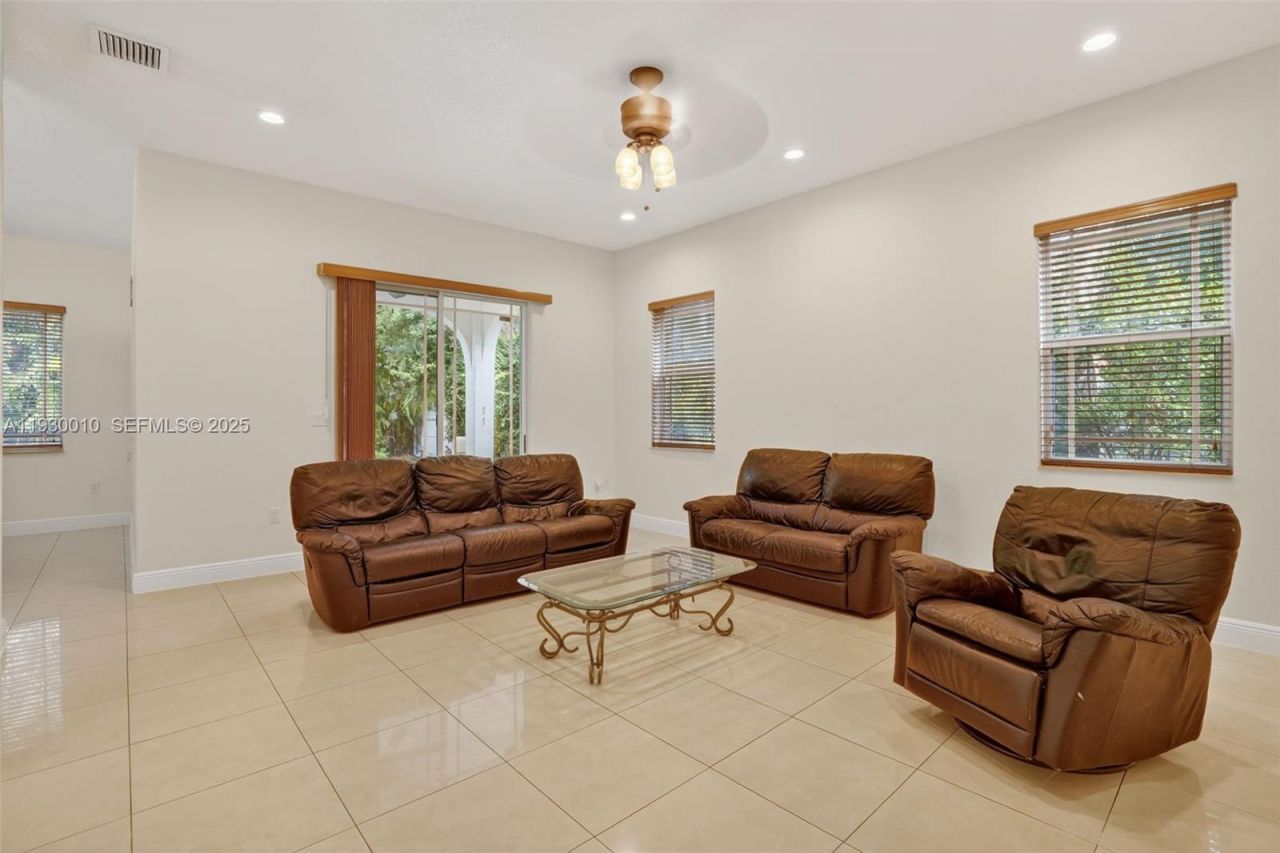 2913 SW 13th St, Miami, FL 33145 Photo