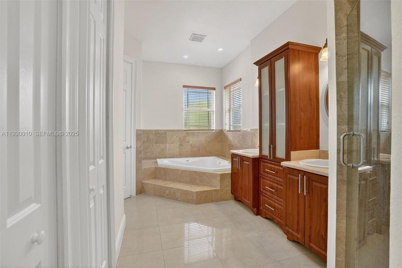 2913 SW 13th St, Miami, FL 33145 Photo