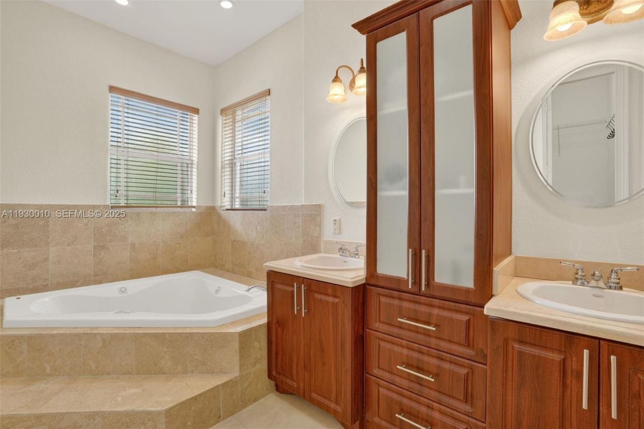 2913 SW 13th St, Miami, FL 33145 Photo