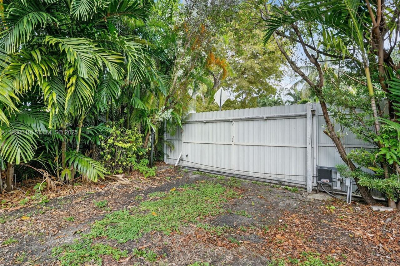 2913 SW 13th St, Miami, FL 33145 Photo